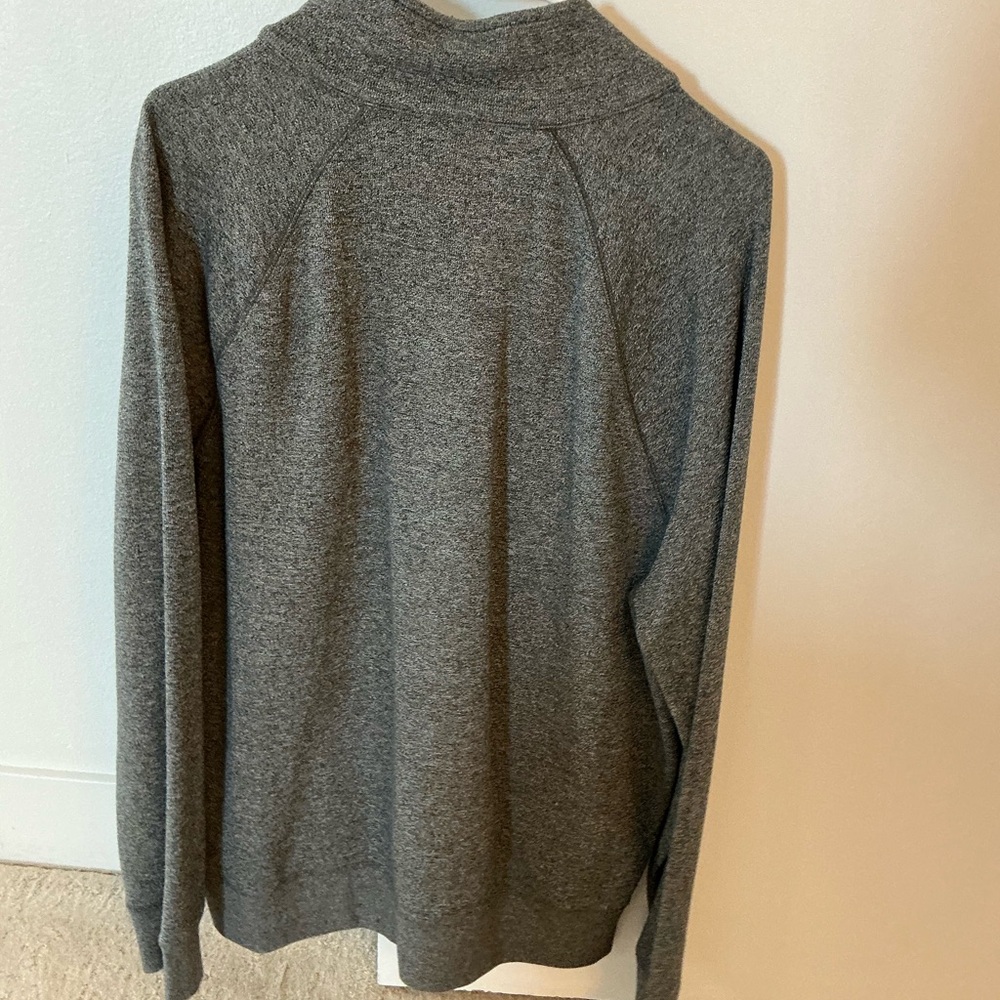 Banana Republic Men's Gray pullover - Picture 3 of 5